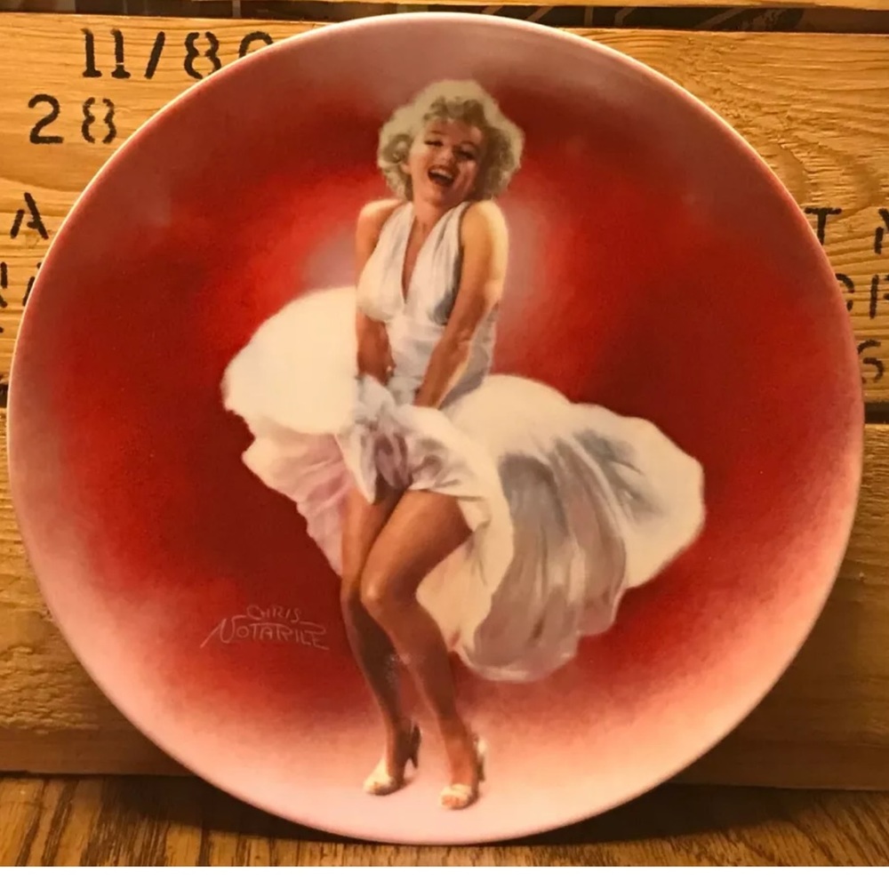 Marilyn Monroe Delphi plate seven year itch.with coa